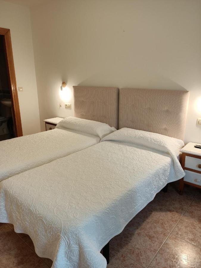 Pension Argueelles Ribadesella Buitenkant foto