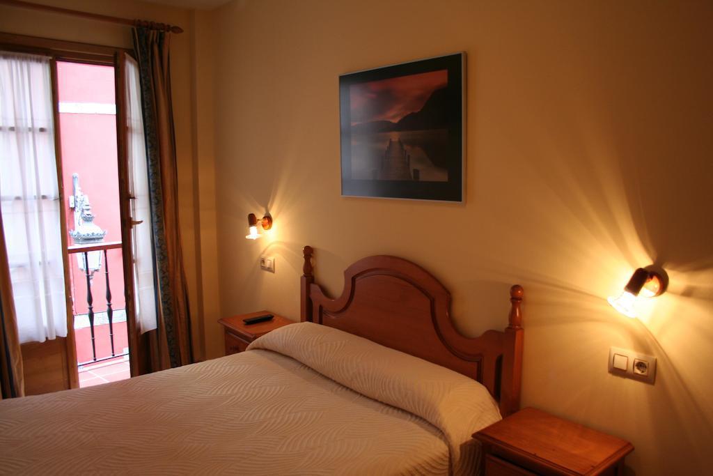 Pension Argueelles Ribadesella Kamer foto