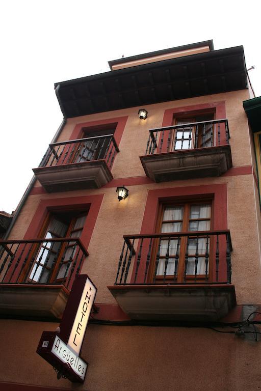 Pension Argueelles Ribadesella Buitenkant foto